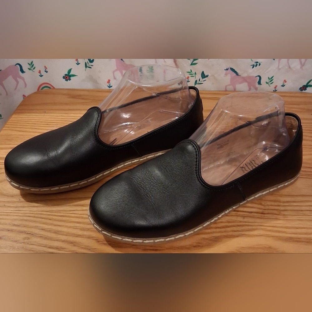 EUC Charix Black Leather Handmade Artisnal Causal Slide Flat Loafer Shoe SZ 5